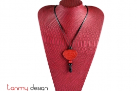Necklace designed with red flower pendant and black onyx